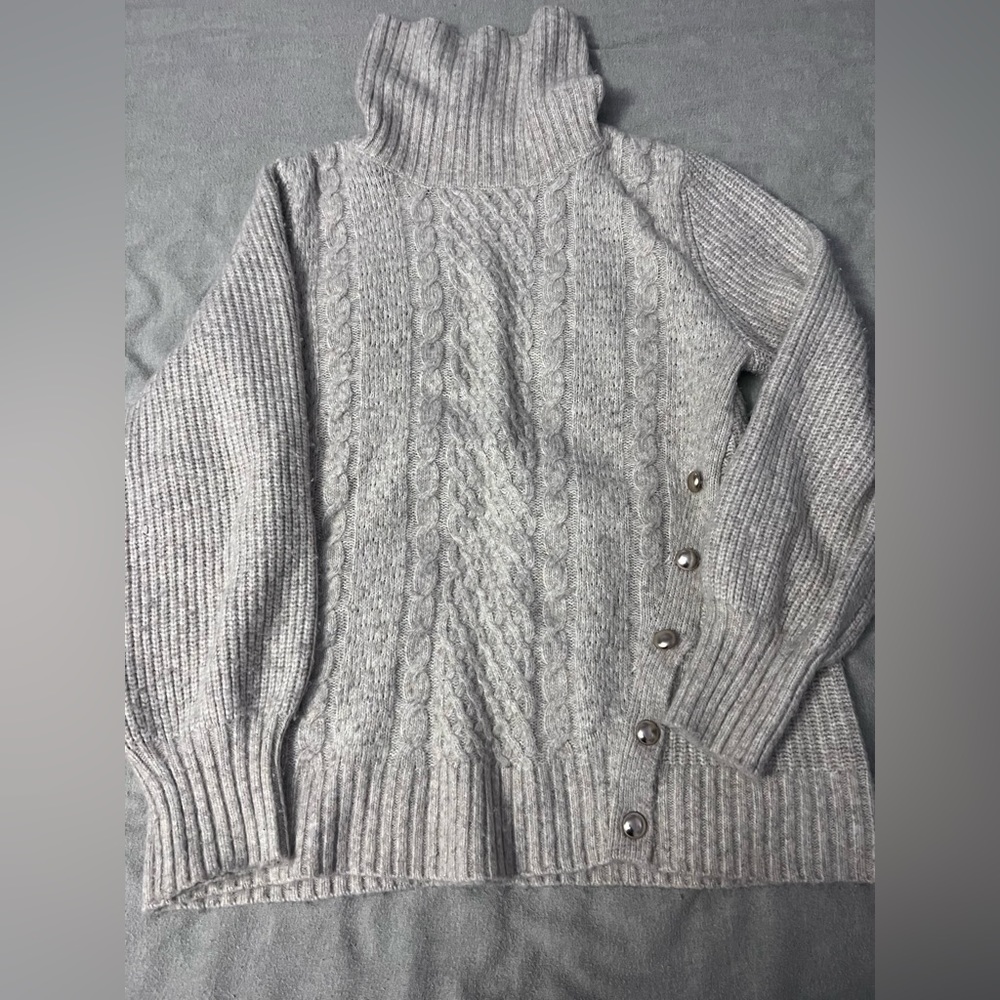 Beautiful Liz Claiborne Sweater 🤍
